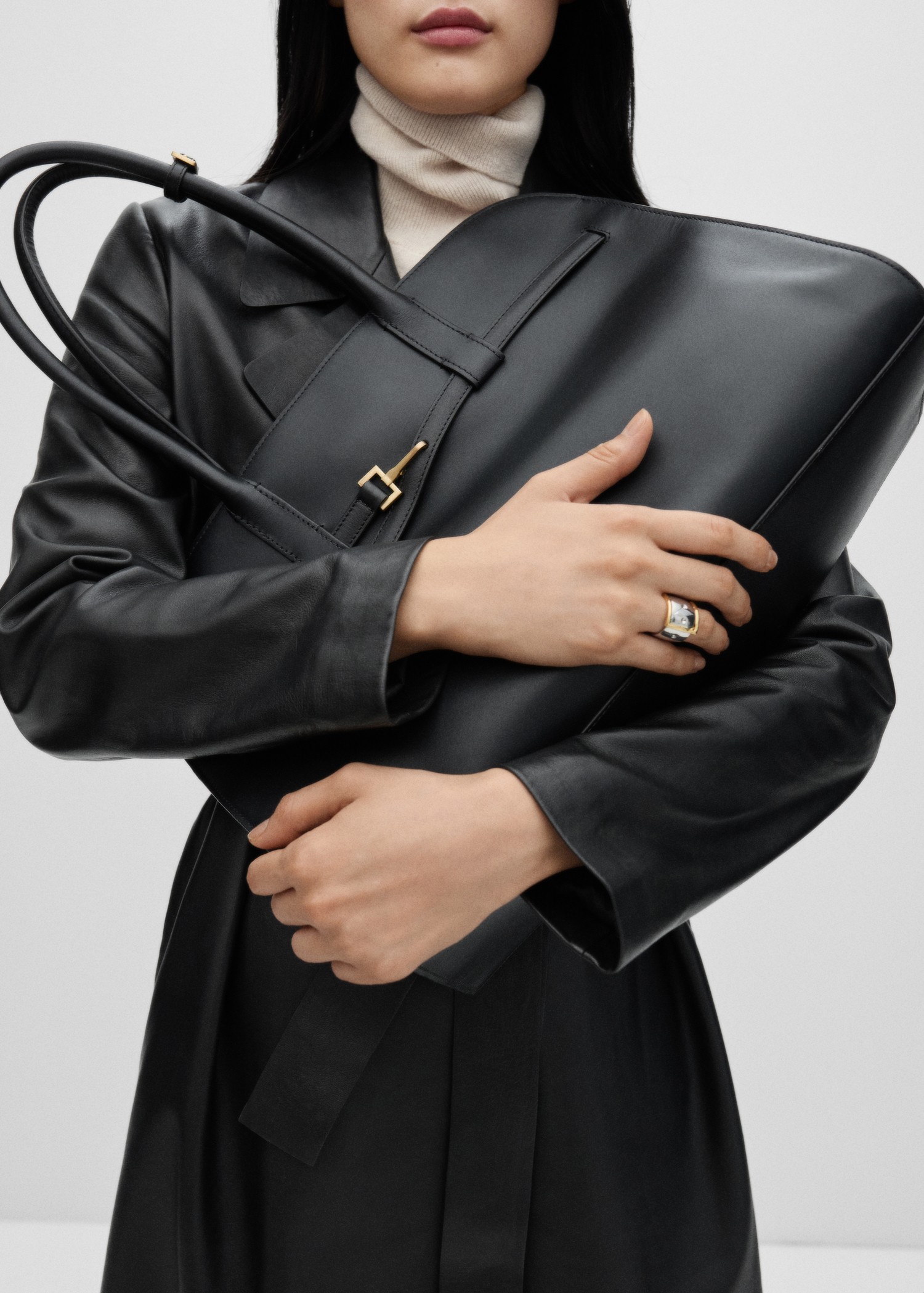 Anillo ancho diseño hebilla