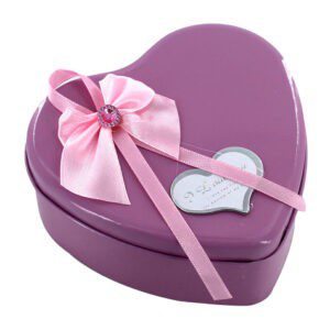 Estuche chico metálico en forma de corazón con moño, oso y 3 rosas artificiales, variedad de colores / i love you / our wedding