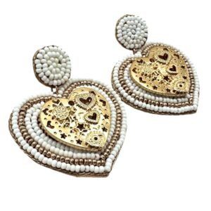 Aretes de chaquira con corazón