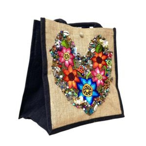 Bolsa cuadrada de yute con corazón bordado a mano