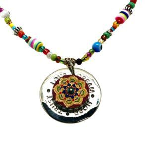 Collar con Mandala pintado a mano y chaquira