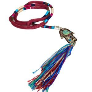 Collar largo con cordón bordado y dije Hamsa con Fleco