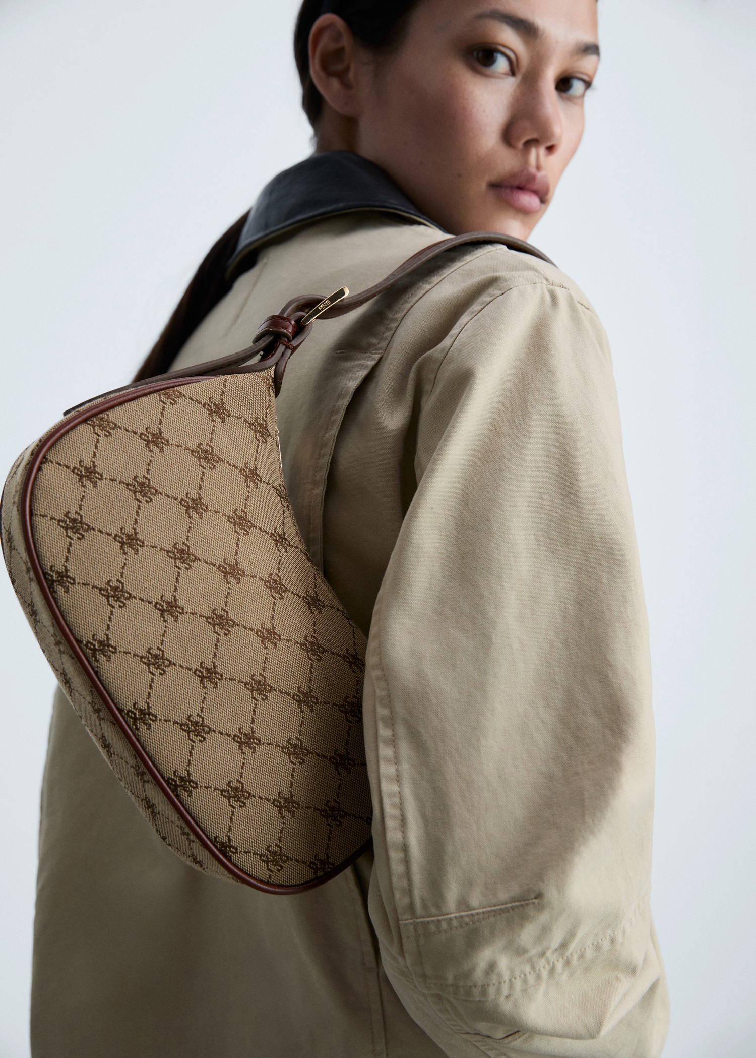 Bolso hombro estampado logo