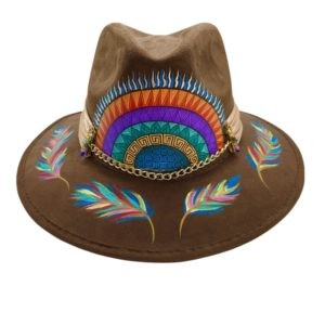 Sombrero de gamuza pintado a mano color cafe